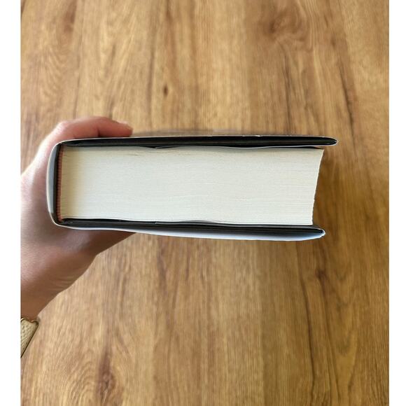 Barnes & Noble Signed The Fallen & The Kiss Of Dusk By Carissa Broadbent - Picture 8 of 8